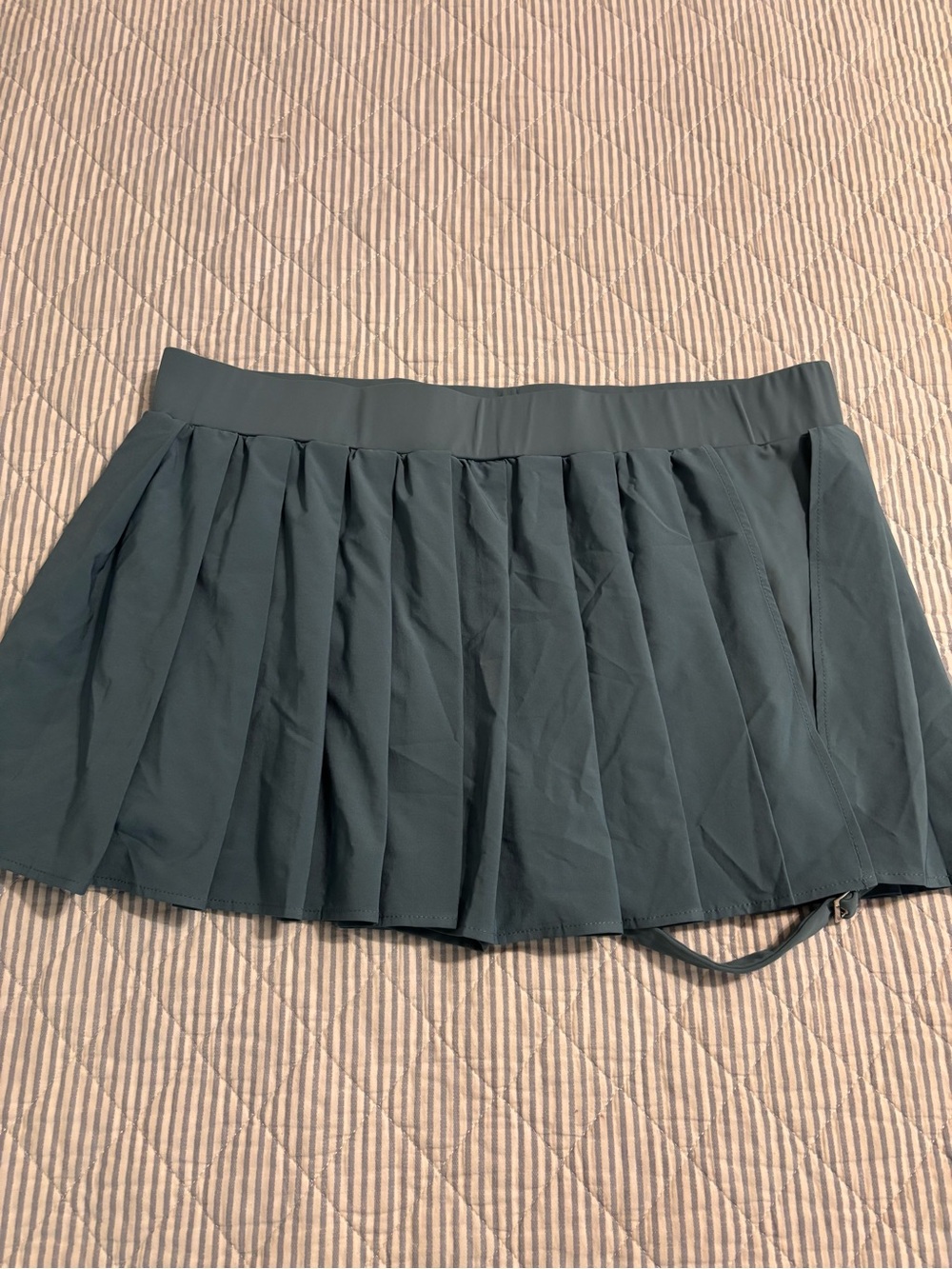 HALARA Pleated Athletic Skort in Teal